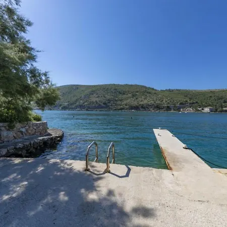 Gradi-five Bedroom With Outdoor Pool Willa *