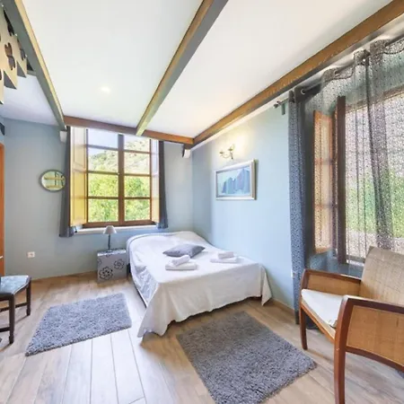 Gradi-five Bedroom With Outdoor Pool