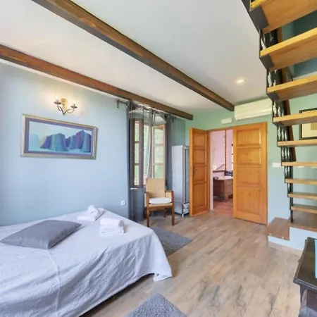 Villa Gradi-five Bedroom With Outdoor Pool