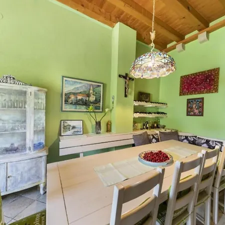 Gradi-five Bedroom With Outdoor Pool