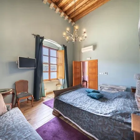 Gradi-five Bedroom With Outdoor Pool