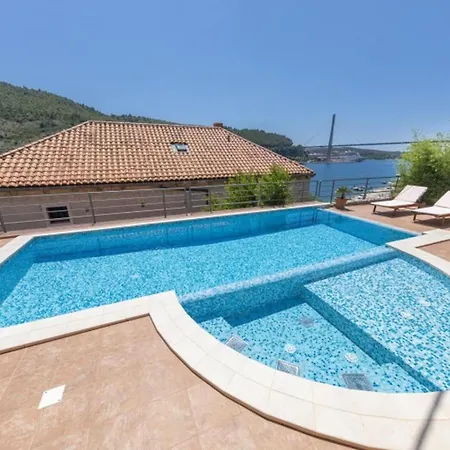 Villa Gradi-five Bedroom With Outdoor Pool *