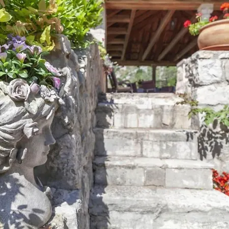 Gradi-five Bedroom With Outdoor Pool Mokosica