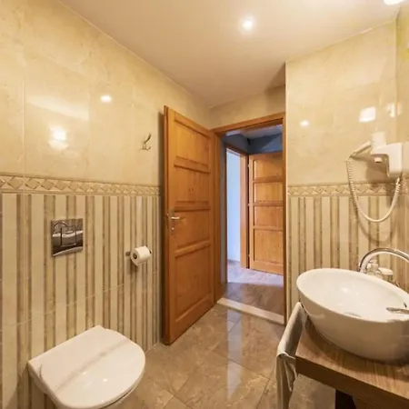 Gradi-five Bedroom With Outdoor Pool