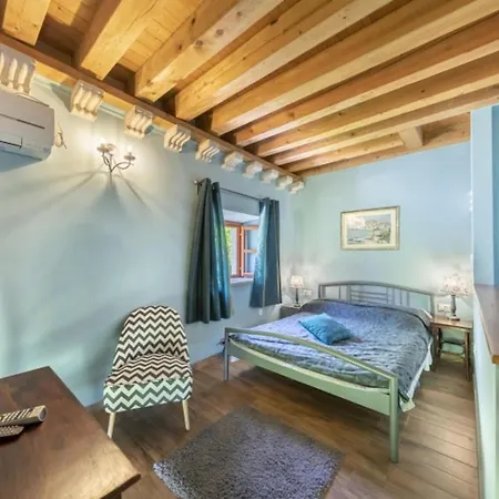 Gradi-five Bedroom With Outdoor Pool Villa *