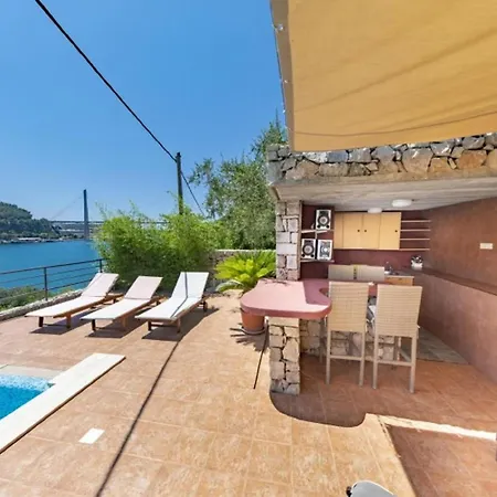 Gradi-five Bedroom With Outdoor Pool Mokošica