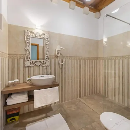 Gradi-five Bedroom With Outdoor Pool Villa